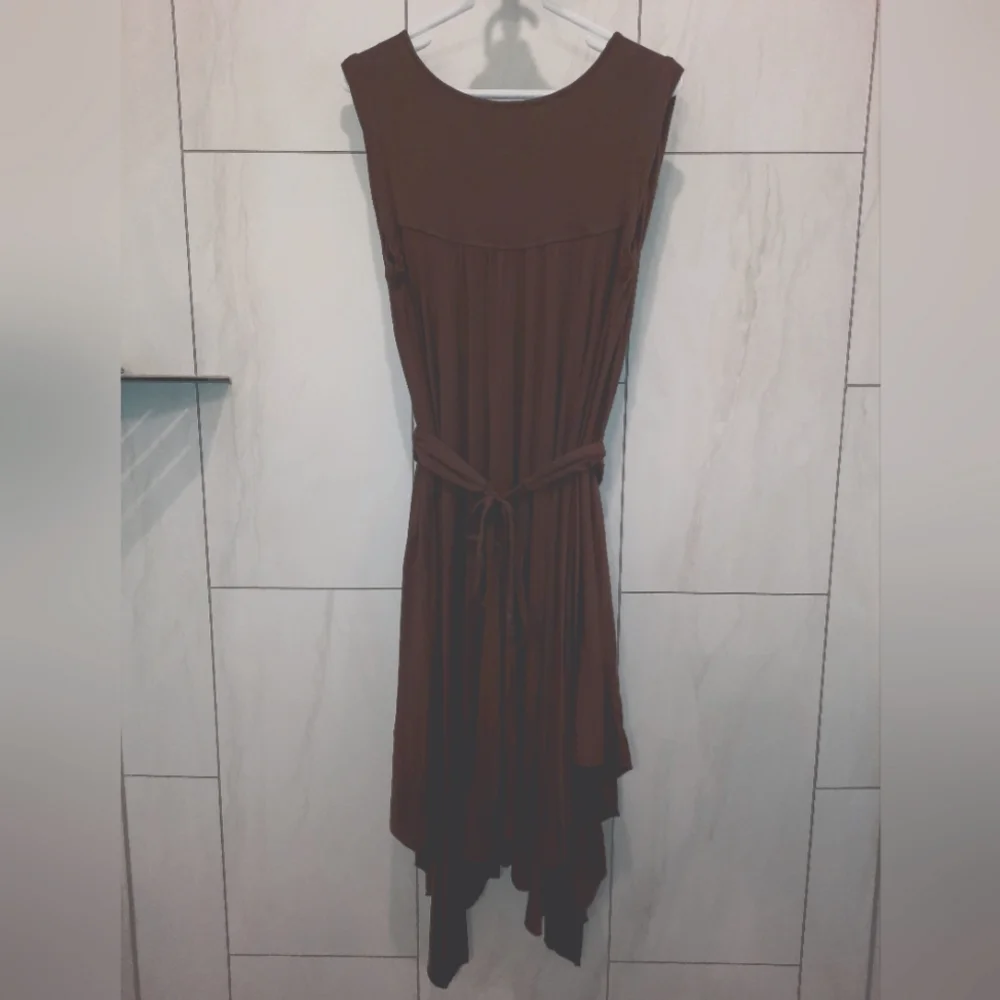 BCBG Maxaria chocolate brown sleeveless V-neck handkerchief hem midi dress EUC - Picture 3 of 8